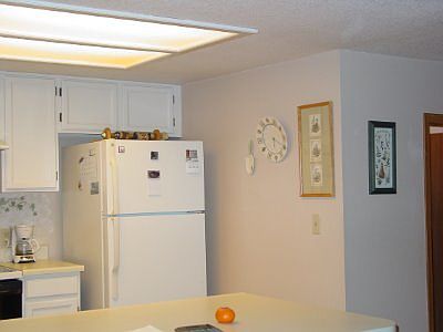 eating bar, walk-in pantry