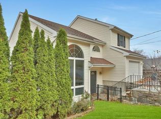 707 Warren Ave, Thornwood, NY 10594