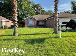 242 Maple Ln, Conroe, TX 77304