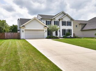 8529 Forest View Dr, Olmsted Falls, OH 44138
