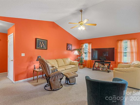 5th image of 121 Rock Island Dr