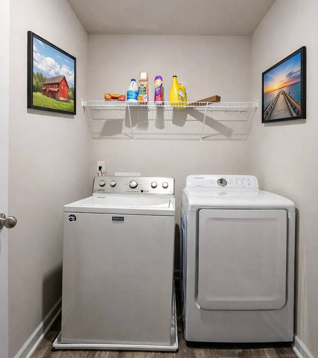 4 bed, 2.0 bath, 2400 sqft, $910 — Photo 4