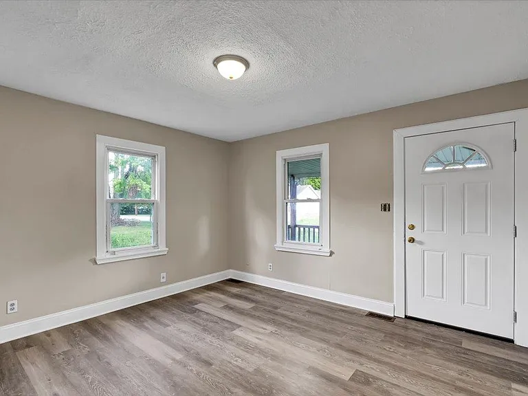 3328 Farnsley Rd — Photo 5