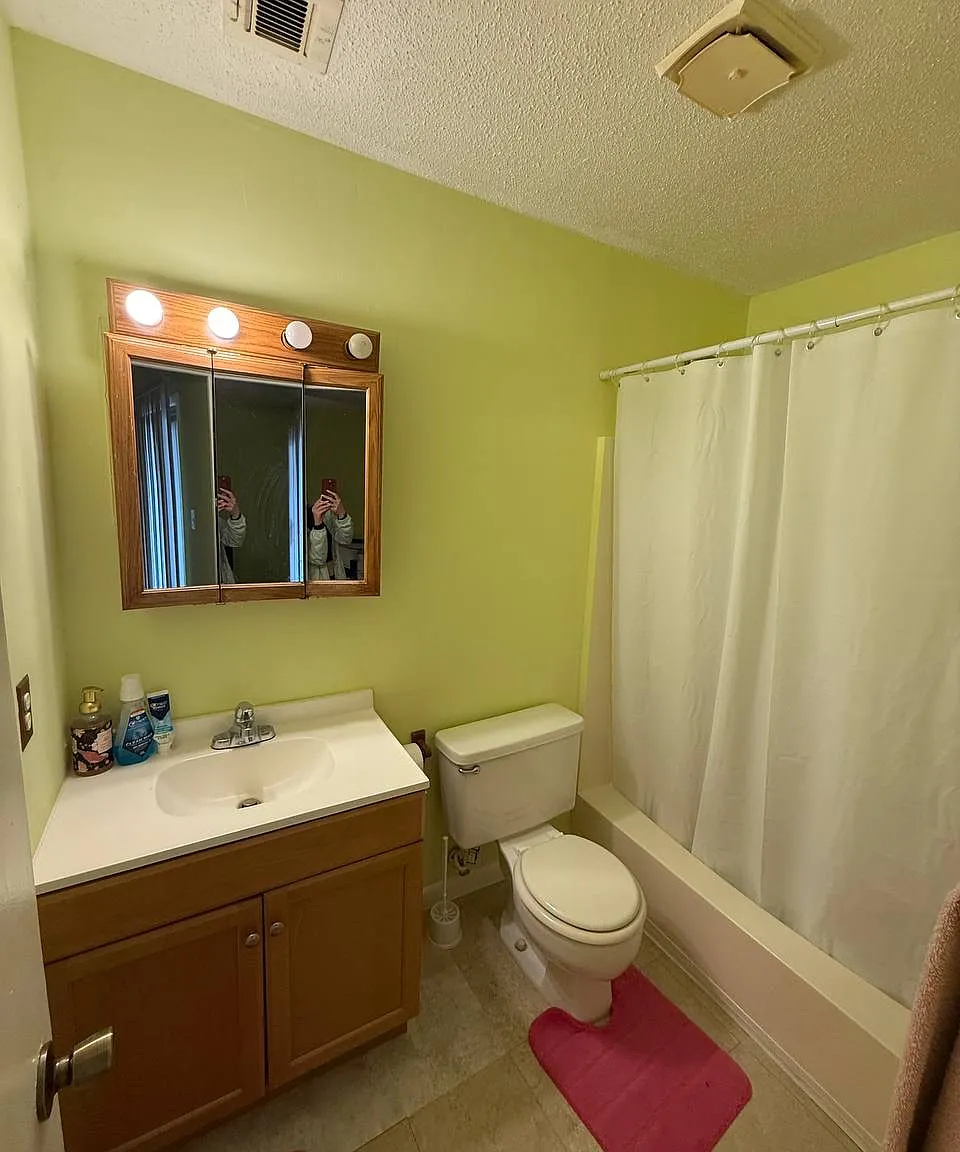 3 bed, 1120 sqft, $1,300 — Photo 1