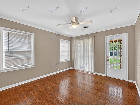 3rd image of 806 Buckalew St