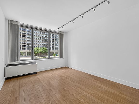 4th image of 303 E 33rd St APT 3G