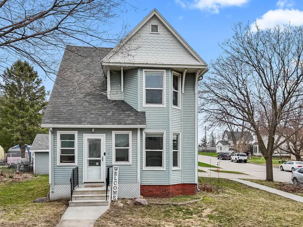 605 10th St, Nevada, IA 50201