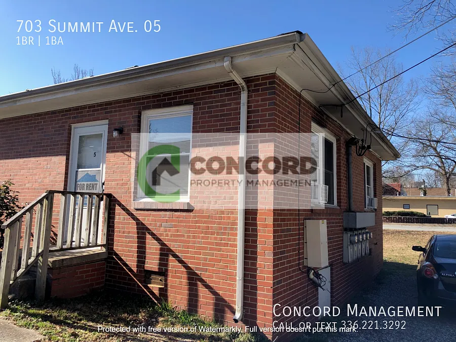 703 Summit Ave. - 05/Concordmgmt. Be aware of scams — Photo 3