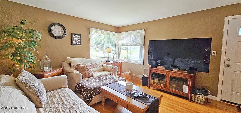 5th image of 207 Hackett Boulevard