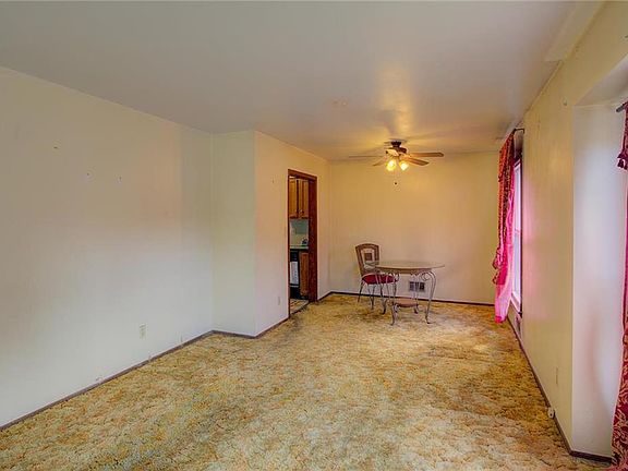 5th image of 10817 Bellaire Ave