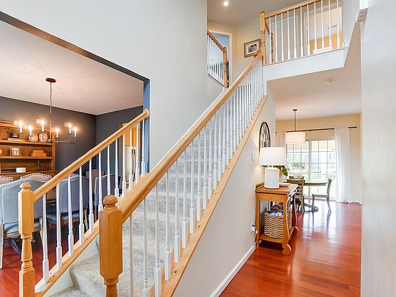 3rd image of 572 Panzeretta Dr