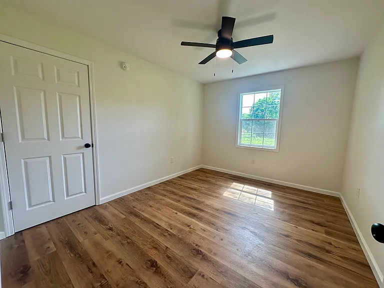10052 W Camp St — Photo 7