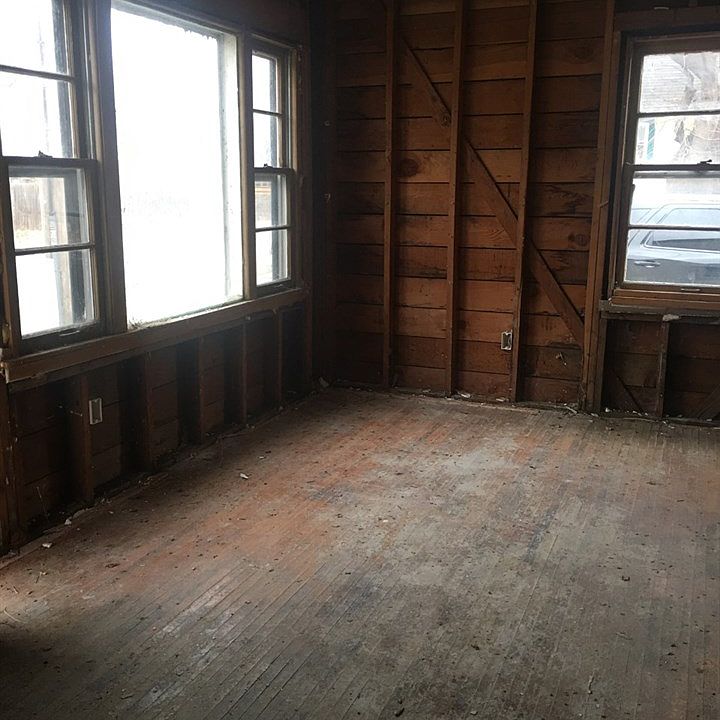 2nd image of 105 E Mount Vernon Rd