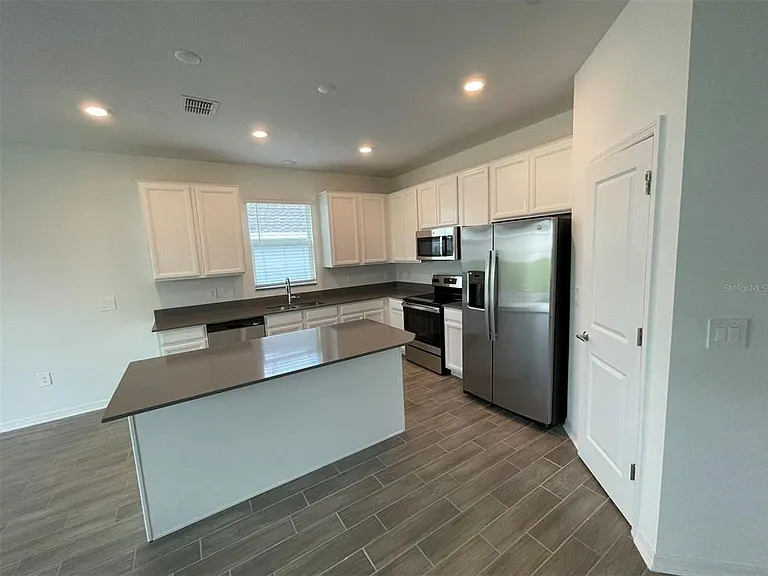 660 Tanaro Ln — Photo 12