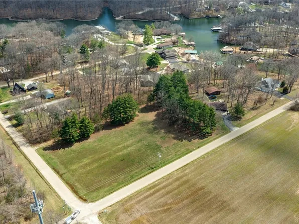 N South Shore Dr, Effingham, IL 62401