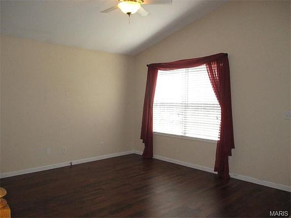 5th image of 1203 Hawthorn Ct