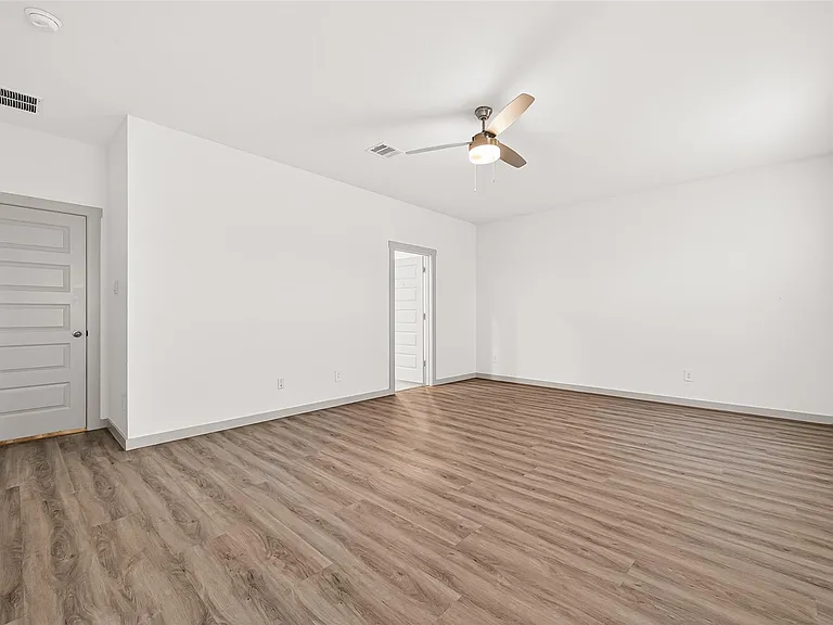 1107 Lakes Edge Ln — Photo 26