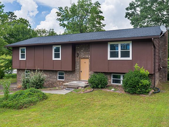 3rd image of 8212 Thornwood Dr