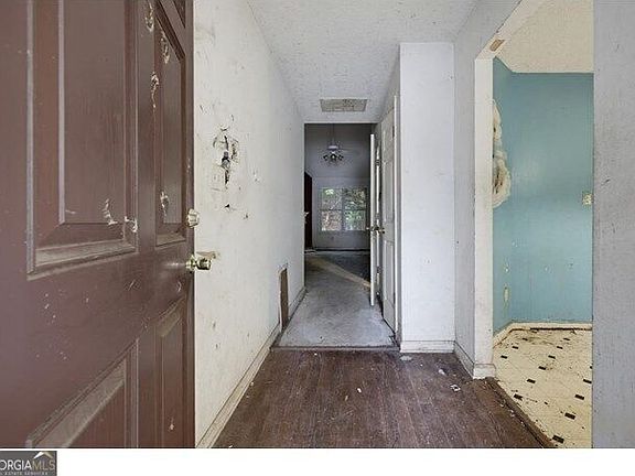 4th image of 4425 Chestnut Lake Ave