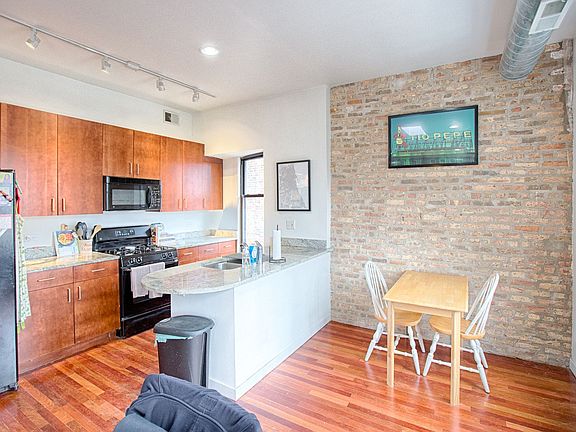 3rd image of 2050 W Potomac Ave #3