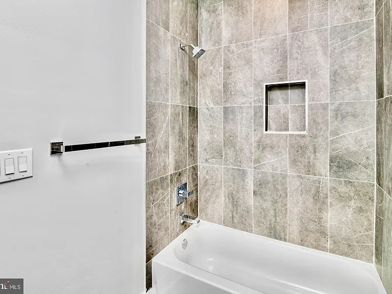 Brand New Luxury Apartments — Photo 15