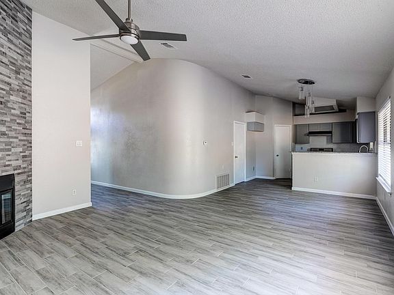 5th image of 3401 Larkspur Way