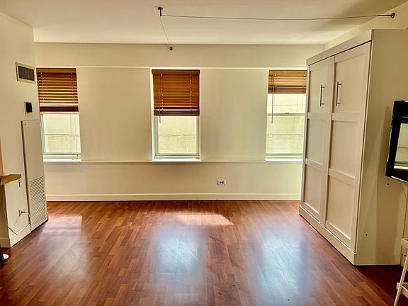 3rd image of 40 E 9th St APT 1012