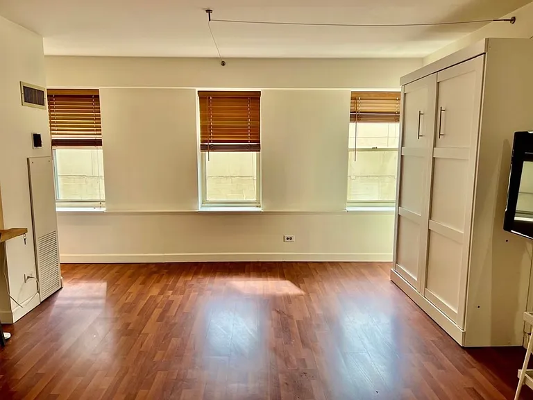 40 E 9th St #1012 — Photo 3