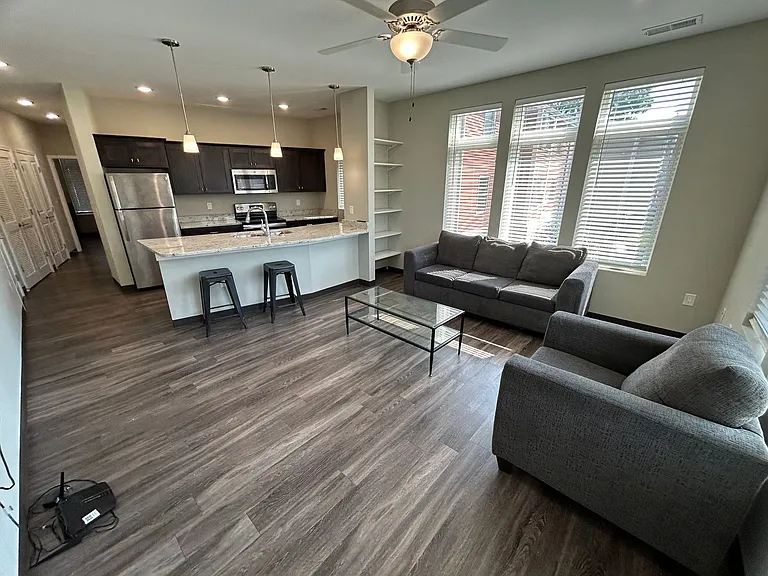 302 E Clark St — Photo 25