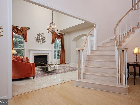 2nd image of 10209 Cavanaugh Farm Way