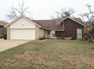 1729 Crest Cir, Midwest City, OK 73130