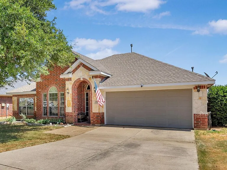 3917 Miramar Dr — Photo 3