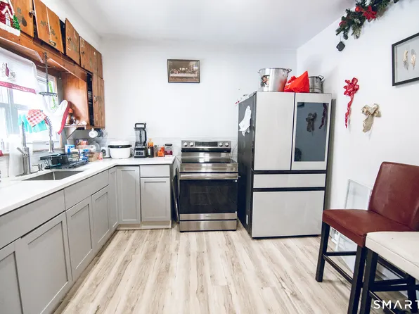 947 Pearl Lake Road, Waterbury, CT 06706