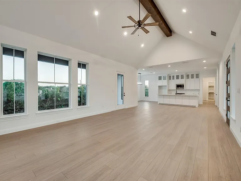 1203 Chapel Dr — Photo 9