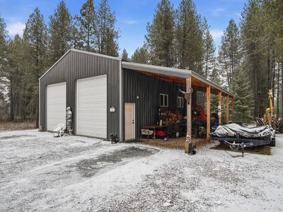 10621 N Whispering Pines Ln, Elk, WA, 99009