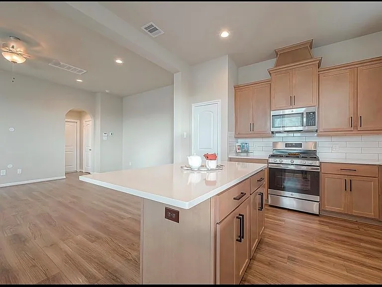 8700 Laurel Crest Dr — Photo 12