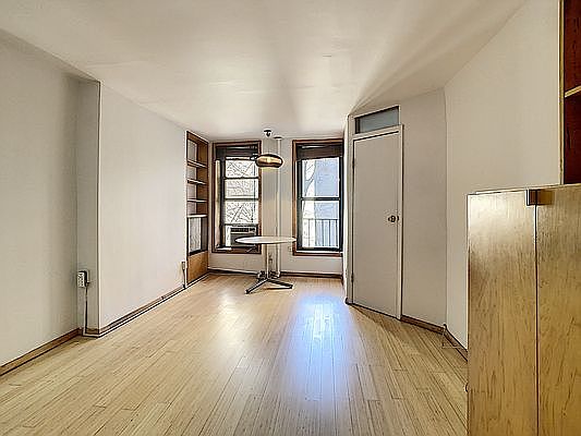 1st image of 50 E 1st St APT 5