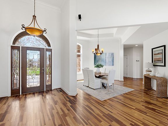 5th image of 3025 Lakeshore Dr