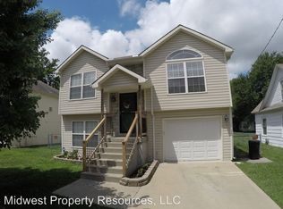 1406 SE Park St, Oak Grove, MO 64075