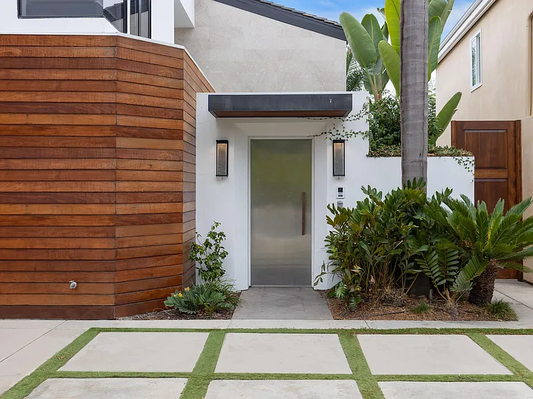 715 Bayside Dr — Photo 6