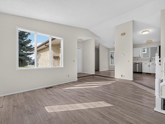 3rd image of 3722 34a Ave NW