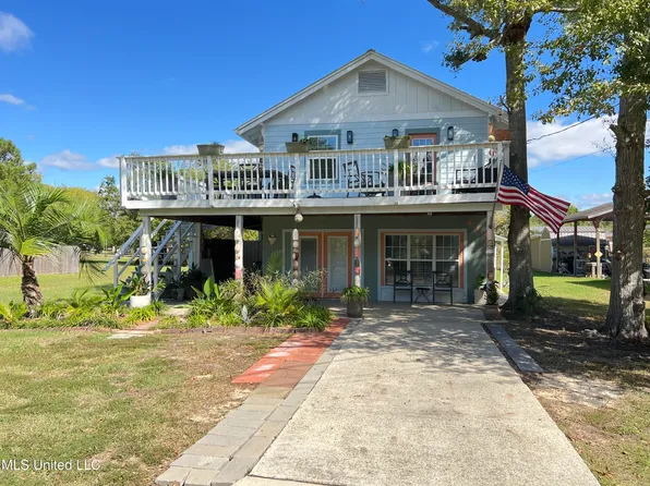 412 Chadwick Ave, Waveland, MS 39576