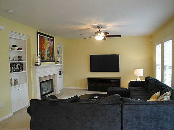 4th image of 14924 Montclair Dr