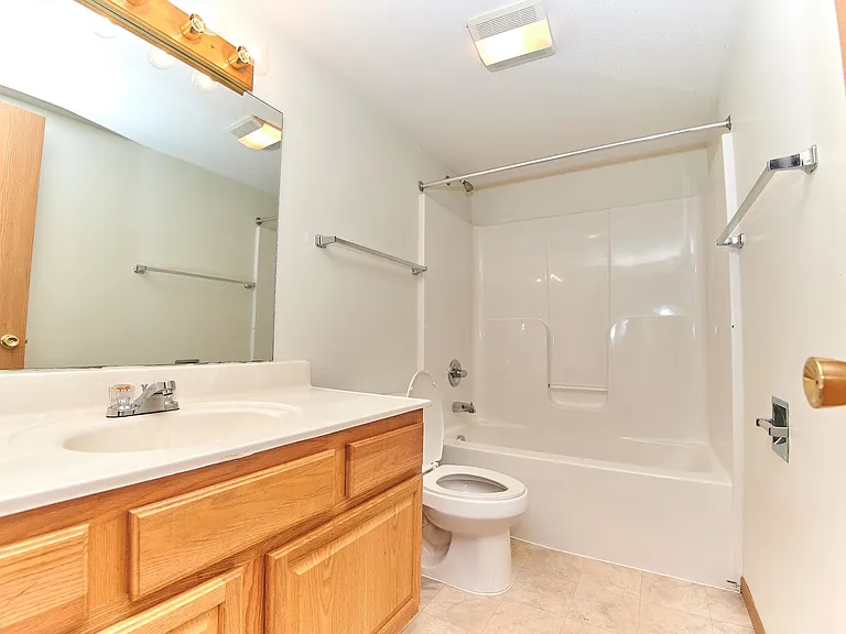 Pineview Apartments — Photo 8