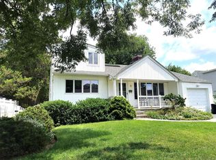 6 Greenvale Ln, Syosset, NY 11791
