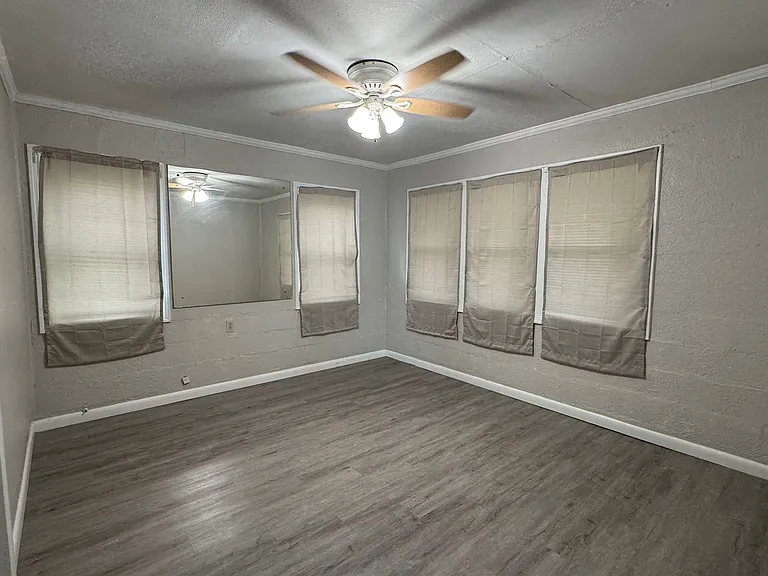 304 N Rockingham Ave — Photo 15