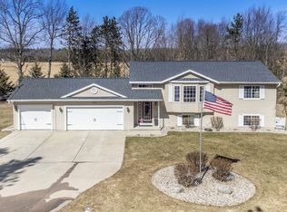 13101 McMullen Ln, Cedar Springs, MI 49319