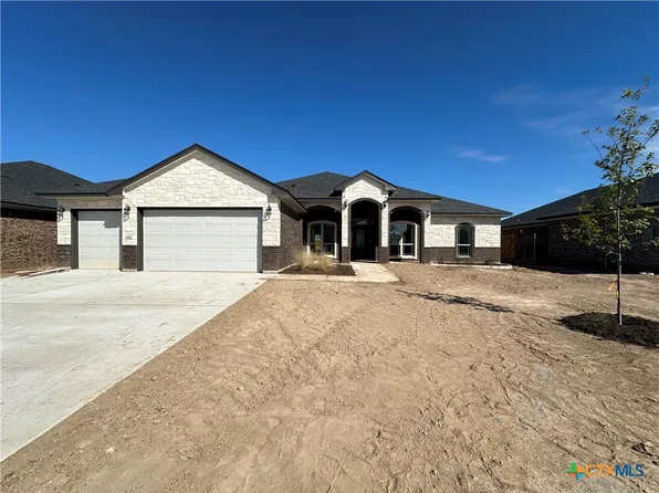 618 Golden Eagle Dr, Salado, TX 76571