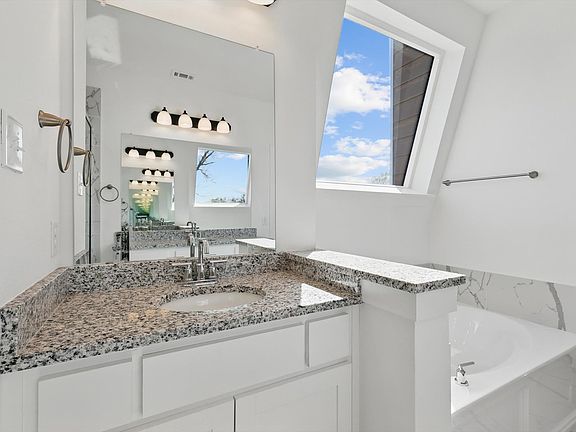 3rd image of 306 Oakbend Dr