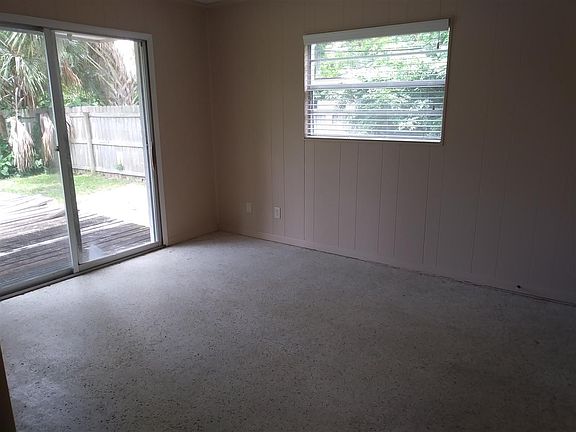 5th image of 26 Marilyn Ave